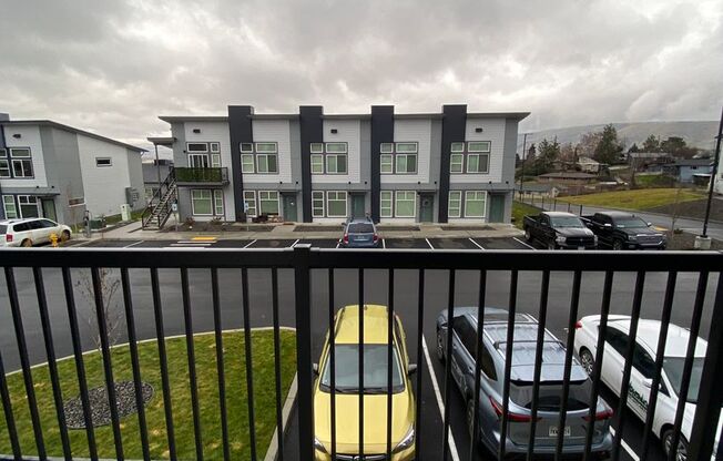 2 beds, 2.5 baths, 1,279 sqft, $1,800, Unit C10