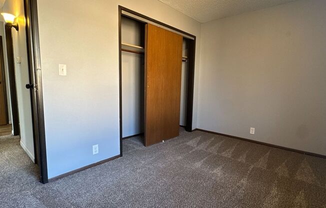 2 beds, 1 bath, 826 sqft, $950, Unit 5