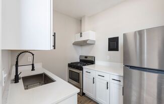 Fully Renovated Studio - Near PDX Airport - MUST SEE!