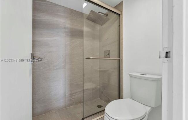 2 beds, 2 baths, 1,357 sqft, $4,000, Unit 100 Bayview Dr # 508