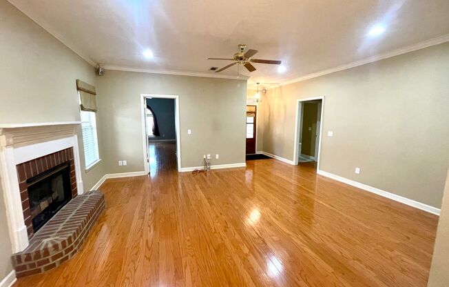 3/2 Available for Rent in Ridgeland! 11 Min from Hospitals, Great School District!