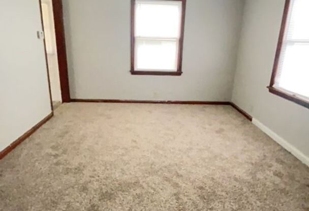 2 beds, 1 bath, $1,200