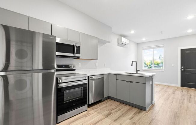 7150 N GREENWICH AVE