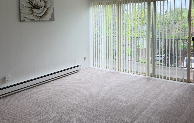 1 Bed / 1 Bath Houghton condo in Kirkland $1,895/month