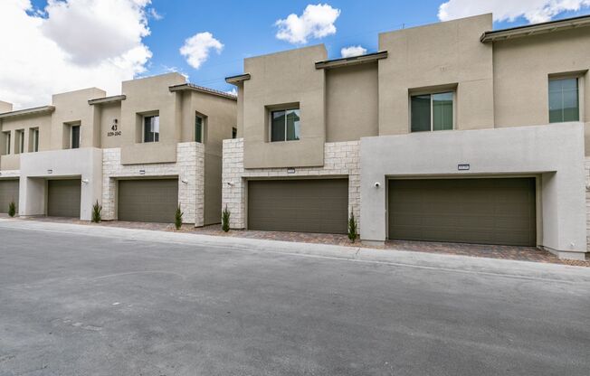 3 beds, 3 baths, $2,750, Unit UNIT 1140