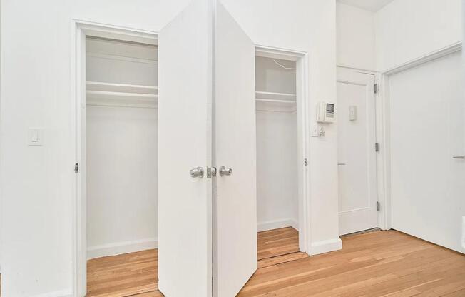 1 bed, 1 bath, $3,500, Unit 1B