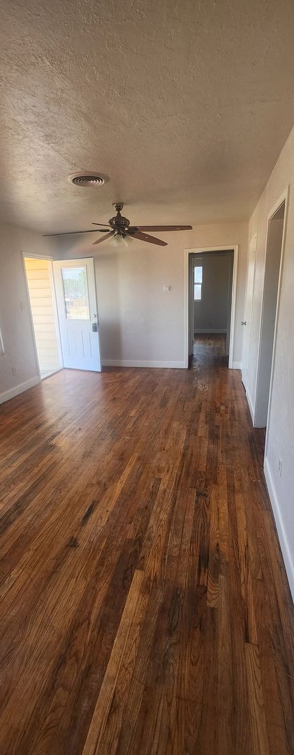 3 beds, 1 bath, $875