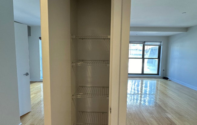 1 bed, 1 bath, $3,400, Unit 105