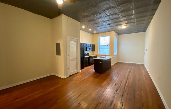 Studio, 1 bath, 617 sqft, $1,050, Unit 409 Unit 303