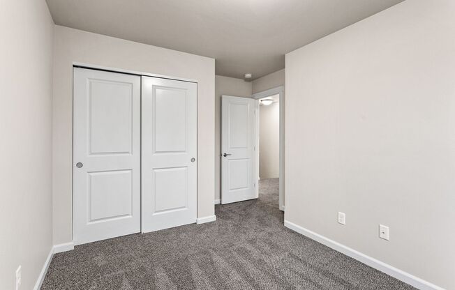 3 beds, 2.5 baths, 1,300 sqft, $1,850, Unit Unit 5