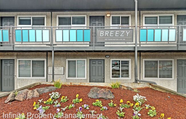 802 Harrington Ave NE