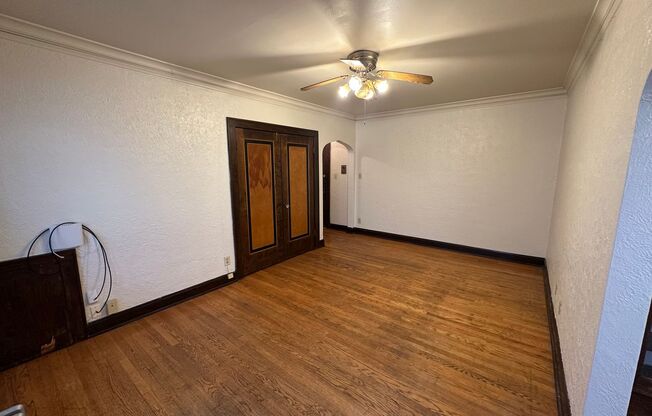 4468 N Oakland Ave