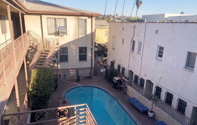 1942 Rodney Drive Los Angeles, CA 90027