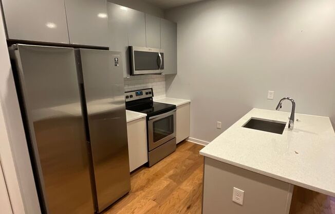 2 beds, 1 bath, 802 sqft, $1,695, Unit Unit 14