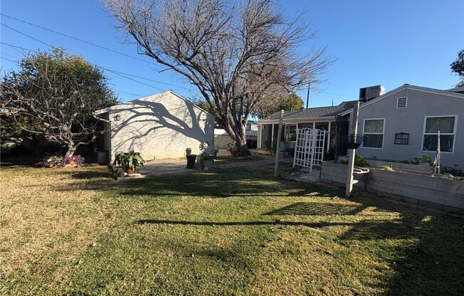 3 beds, 2 baths, 1,250 sqft, $4,500