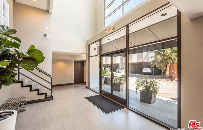 514 S Barrington Ave