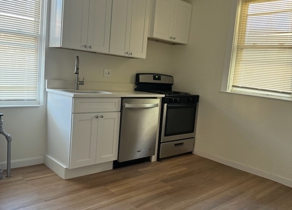 3 beds, 1 bath, 1,200 sqft, $3,199, Unit 1