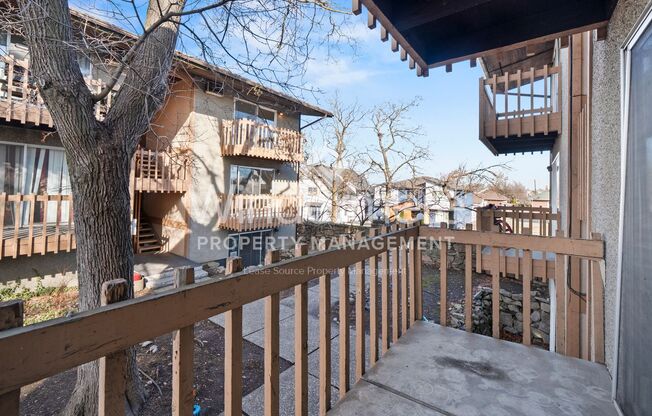 2 beds, 1 bath, $1,000, Unit Unit 03