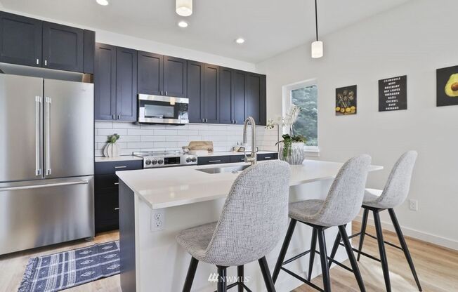 Modern Luxury Townhome Near Lake Washington