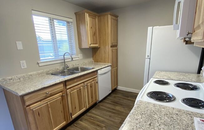 2 beds, 1 bath, 900 sqft, $1,495