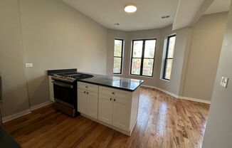 2 beds, 1 bath, $2,600, Unit 1F