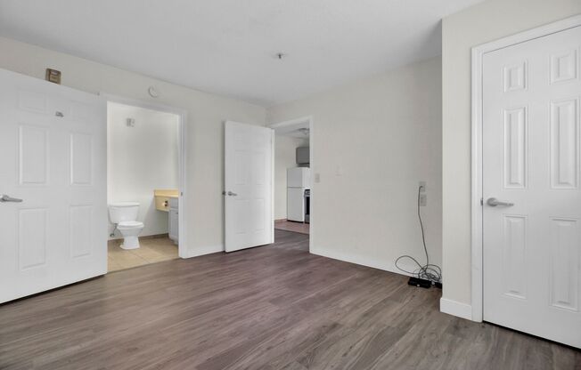 1 bed, 1 bath, 434 sqft, $1,275, Unit 301