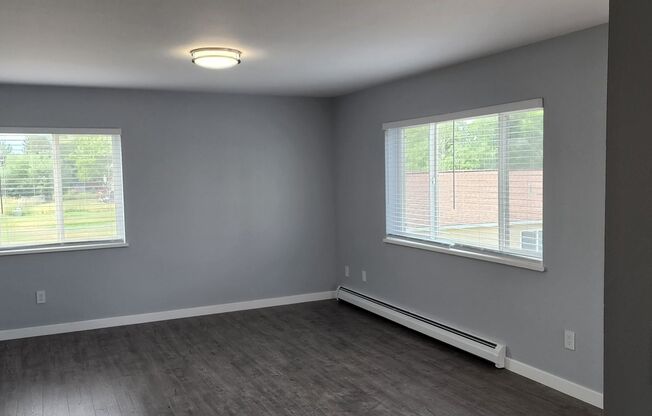 3 beds, 1 bath, $2,500, Unit 1