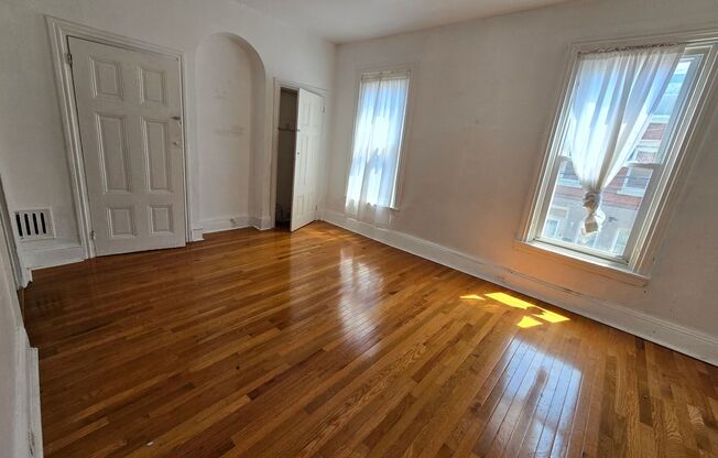 Bright 3 bed 1 bath!