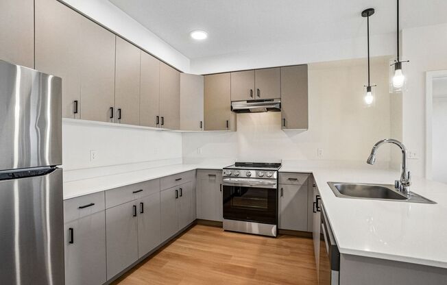 2 beds, 2 baths, 938 sqft, $2,325, Unit 215
