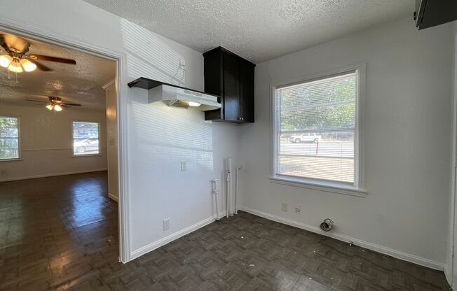 2 beds, 1 bath, $1,295