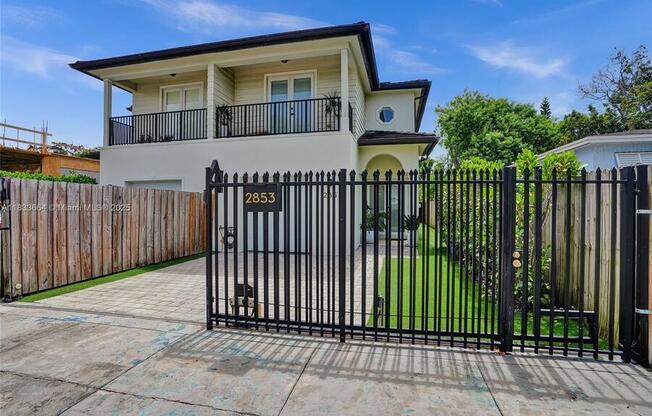 2851 SW 38 CT