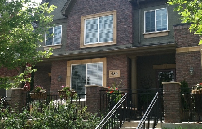 Beautiful Brownstone Residence Facing Civic Green Park! Available for Immediate Move In! **ASK ABOUT MOVE IN INCENTIVE**