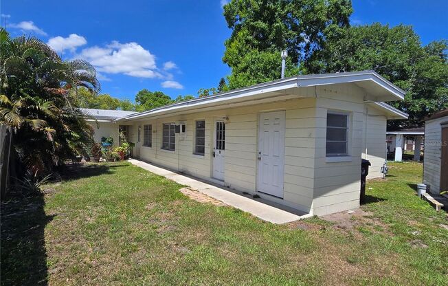 Charming 1/1 Duplex in St. Cloud – No HOA & Prime Location!
