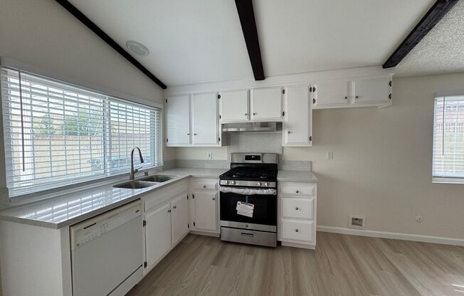 Adorable house in awesome Carson location w/beamed ceilings, fireplace, large yard, central A/C & 2-car garage
