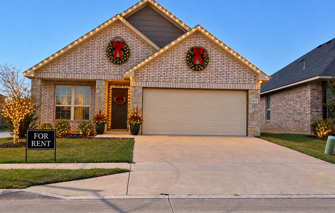 3 Bedroom 2 Bath Newer Home MOVE IN SPECIAL