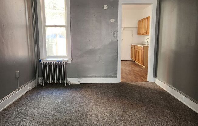 3 beds, 1 bath, $1,250