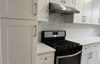 2 beds, 1 bath, $3,500, Unit 1080