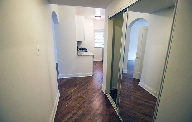 Open Space Area at 14 West Elm Apartments, Illinois, 60610