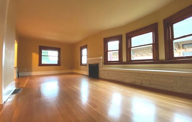 Beautiful 3-Bedroom Craftsman in Wallingford