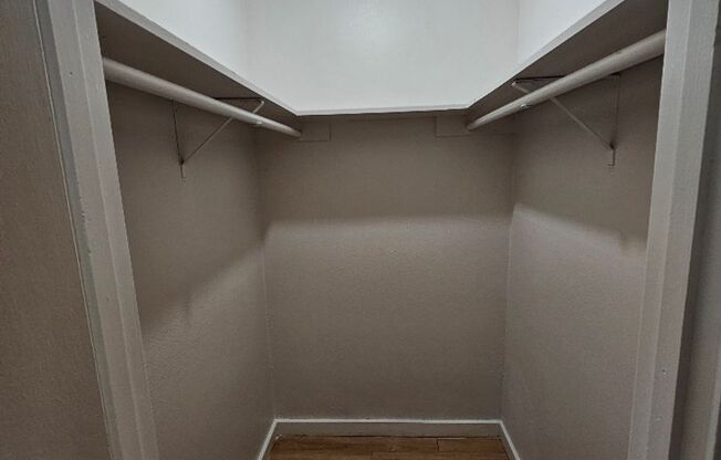 1 bed, 1 bath, 700 sqft, $1,054, Unit ELP2202-146