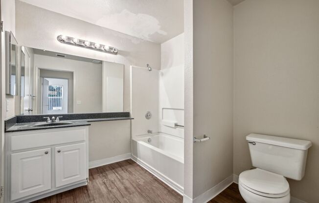 2 beds, 1 bath, 840 sqft, $1,727, Unit 152