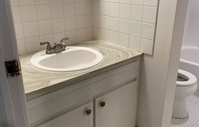 1 bed, 1 bath, 775 sqft, $1,199, Unit 2727-105