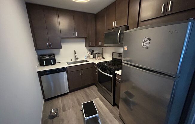 2 beds, 1 bath, $1,395, Unit 203