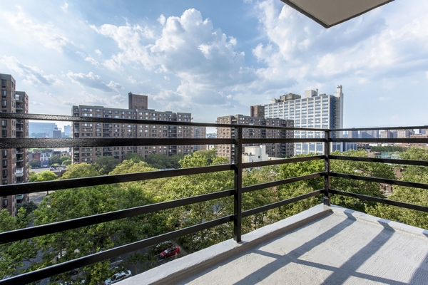 1 bed, 1 bath, 809 sqft, $2,676.92