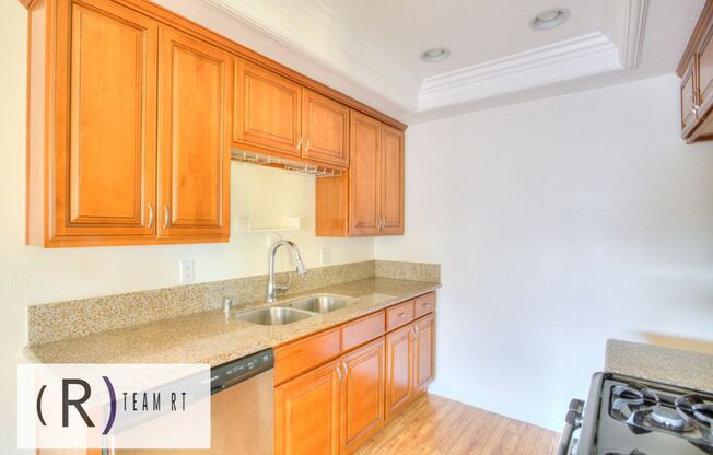 3 beds, 2 baths, $3,000, Unit APARTMENT 85