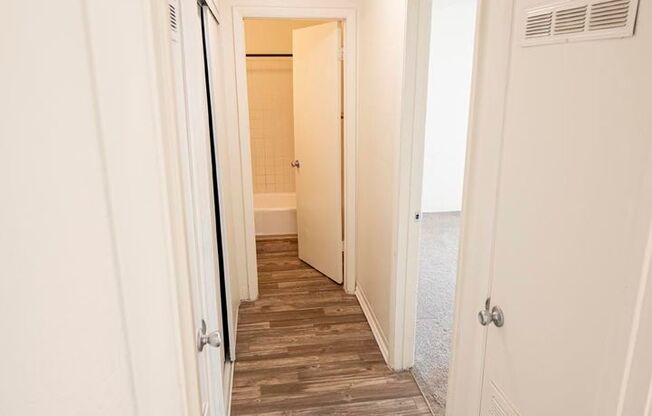 1 bed, 1 bath, 600 sqft, $1,125, Unit 09