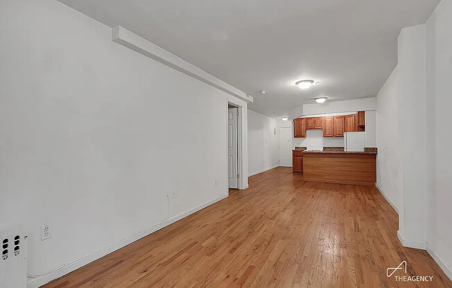 242 W 21 ST