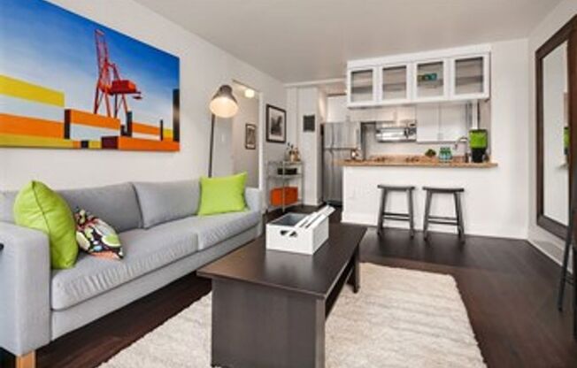Half-off first month's rent!!!! Highly desirable Decatur building.  Live in the heart of the city!