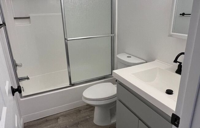 5018-3t - 851 NE A Street #A-D