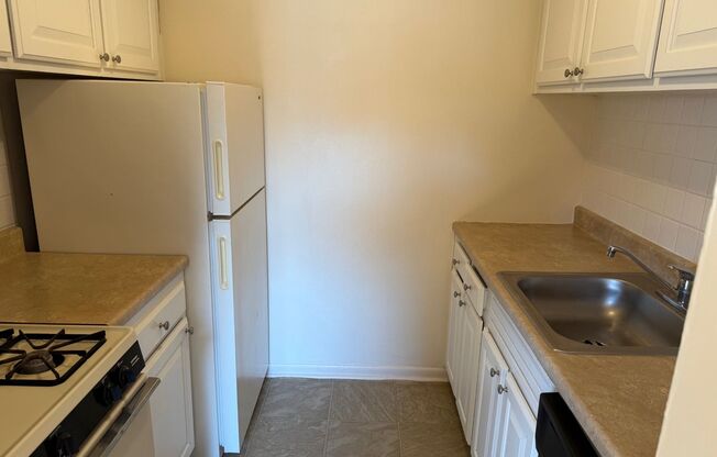 1 bed, 1 bath, 454 sqft, $1,275, Unit D-32